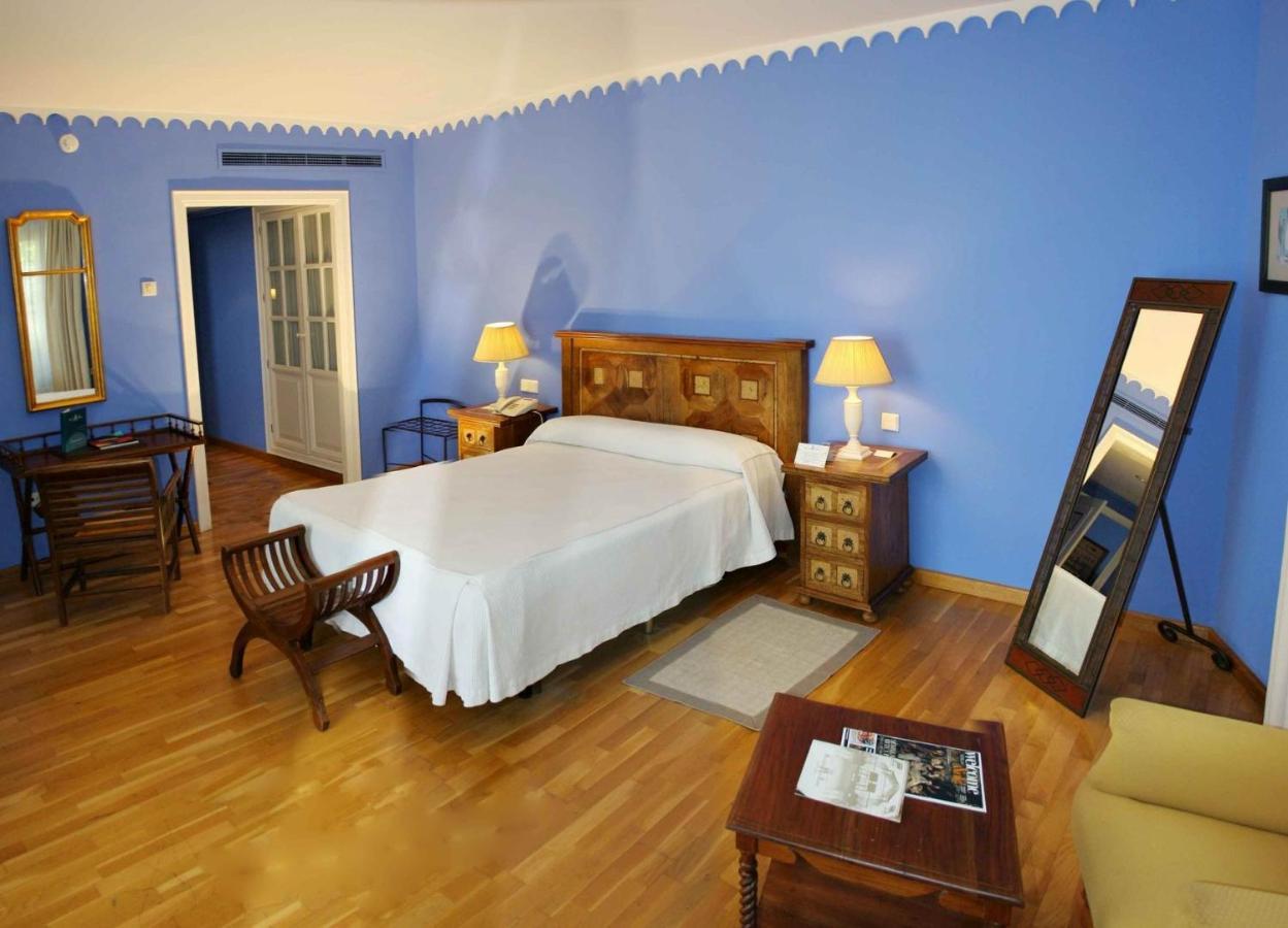 Hotel Alcazar De La Reina Carmona  Zewnętrze zdjęcie