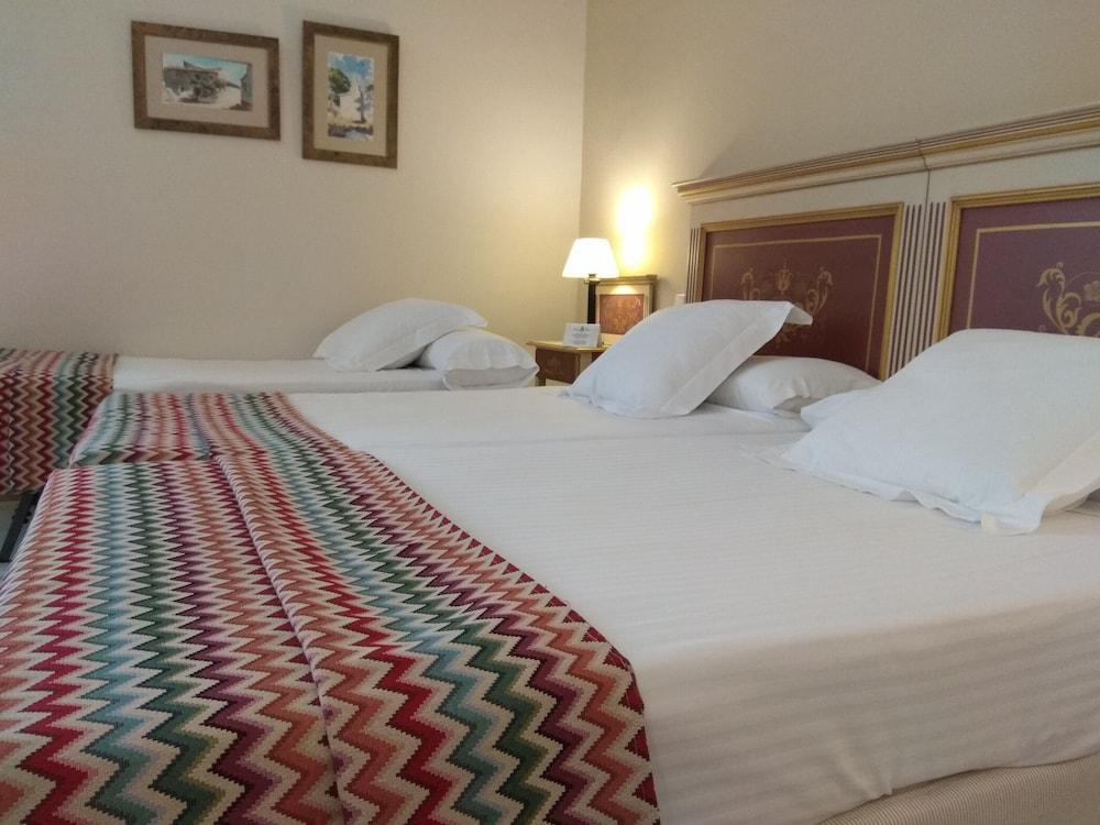 Hotel Alcazar De La Reina Carmona  Zewnętrze zdjęcie
