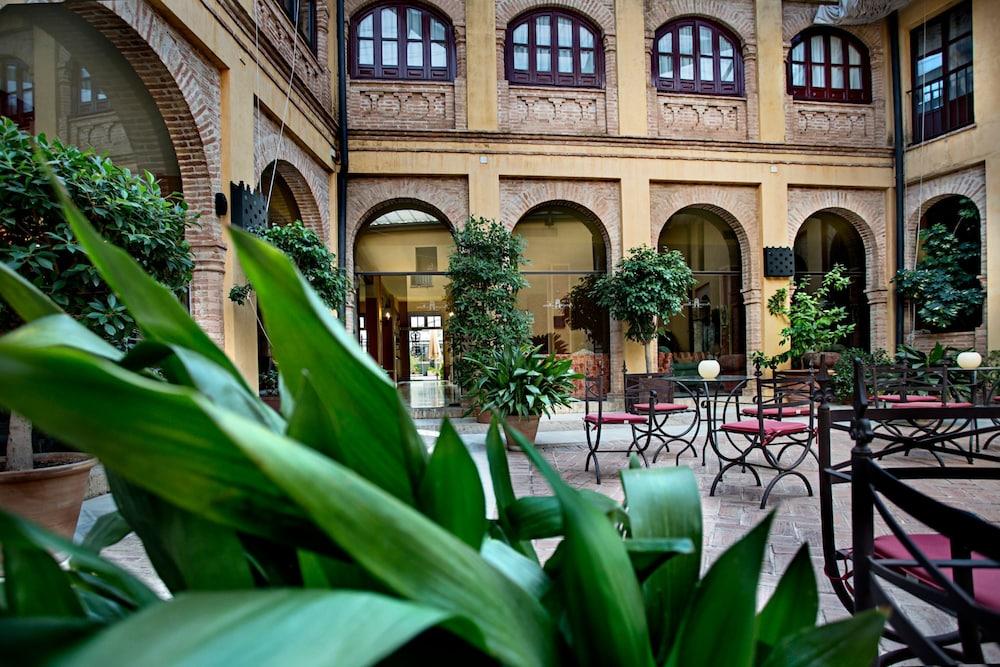 Hotel Alcazar De La Reina Carmona  Zewnętrze zdjęcie
